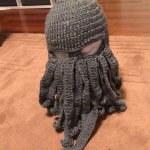 Cthulhu face hat